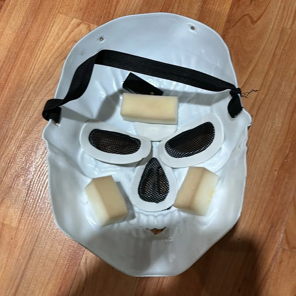 Light Up Skelton mask - Picture 3 of 3